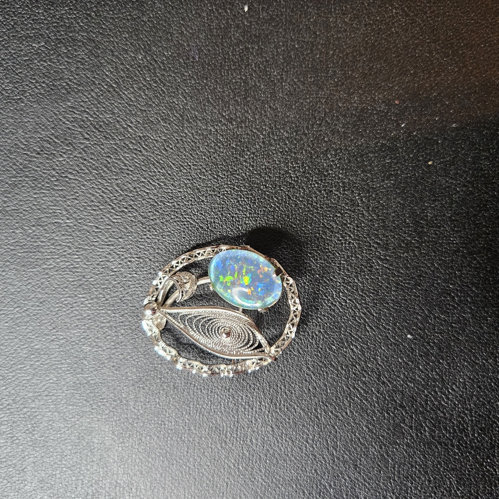 Elegant Silver Brooch with Blue Opal